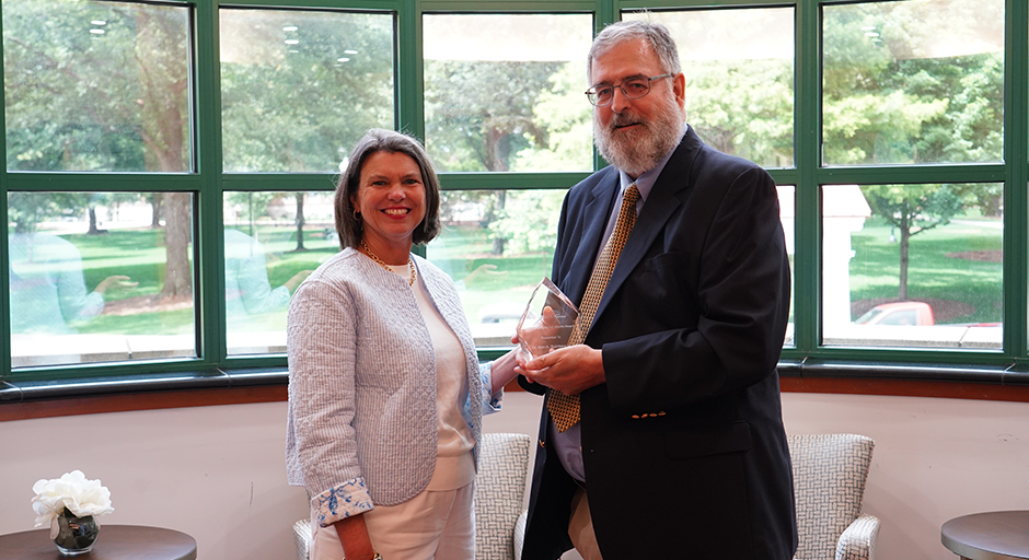 2025 Distinguished Alumni Award Winner Dr. Benjamin Quintana